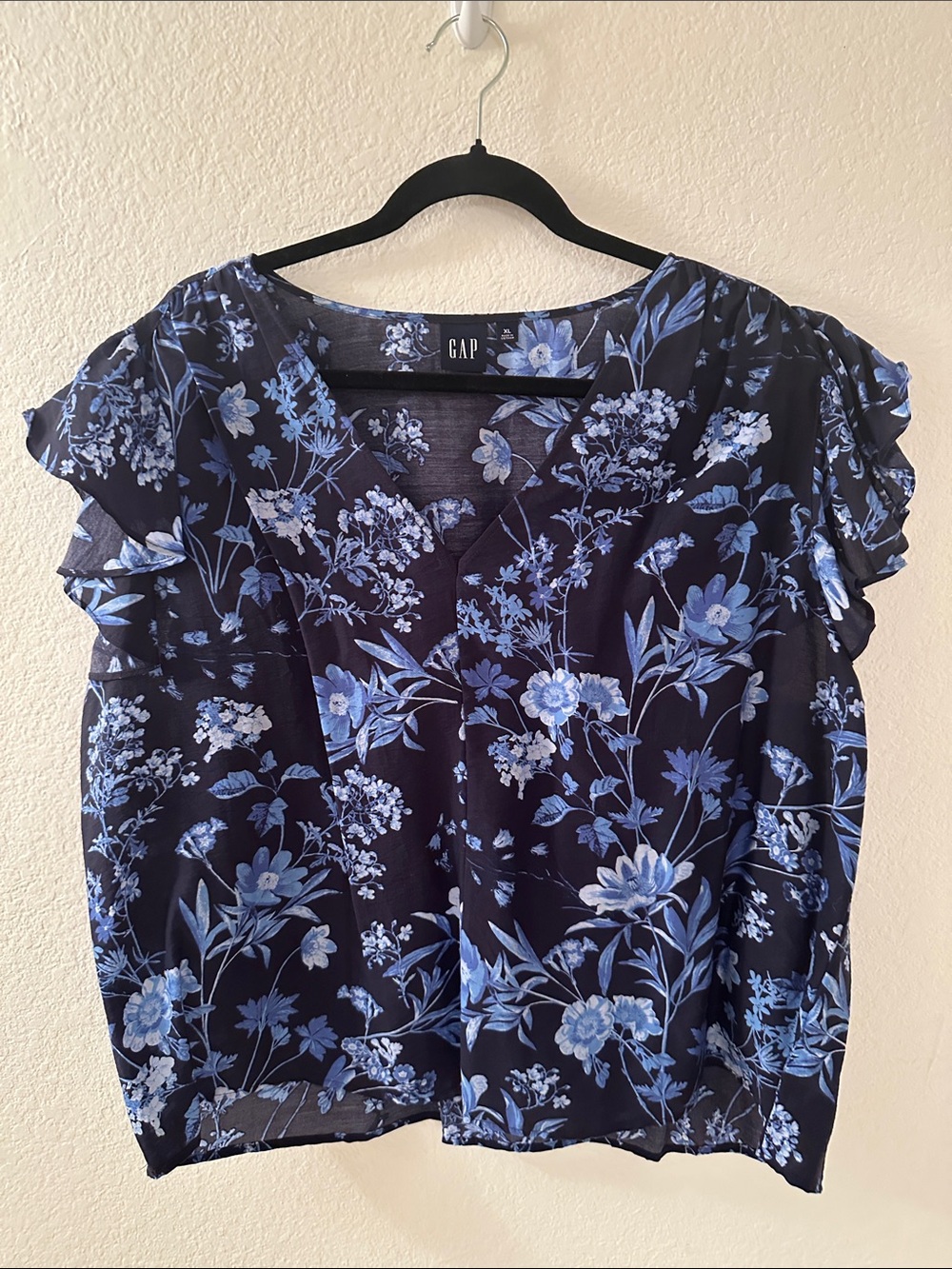 GAP Navy Floral V-Neck Ruffle Sleeve Blouse